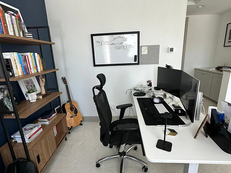 Loft / office area (3rd floor)