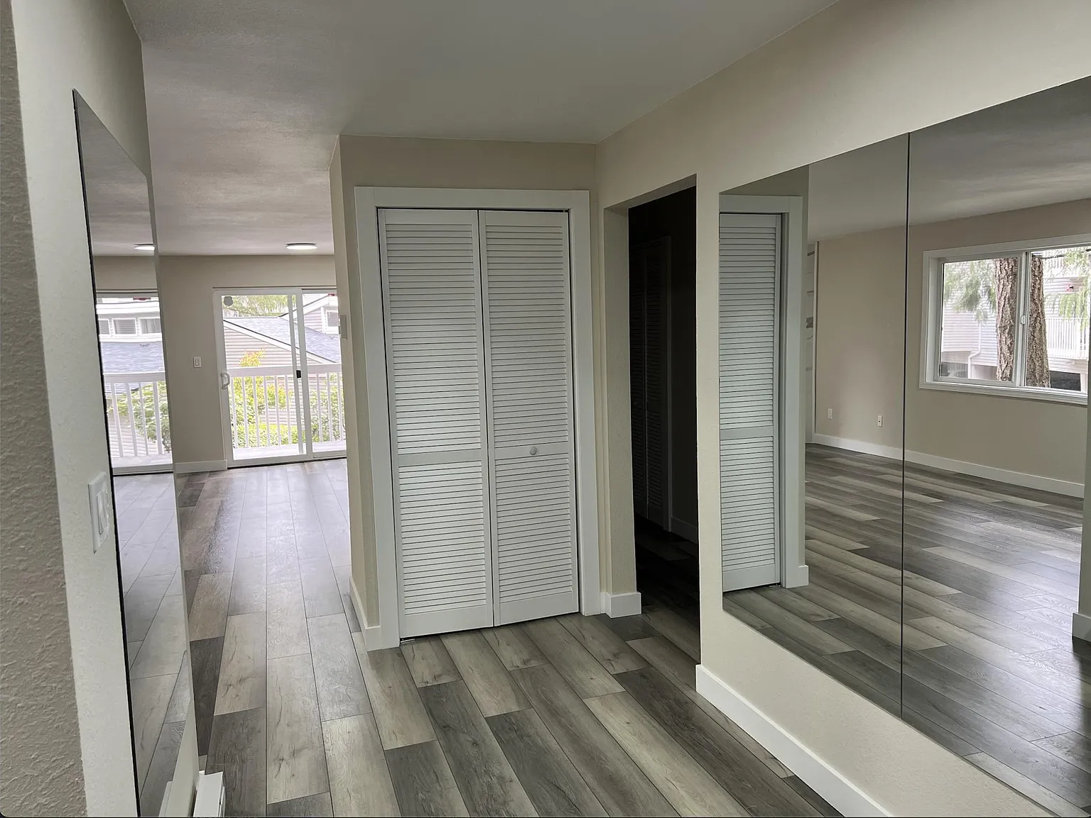 2 bed, 1080 sqft, $2,600 — Photo 1