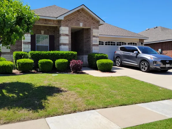 12729 Northern Pine Dr, Fort Worth, TX 76244