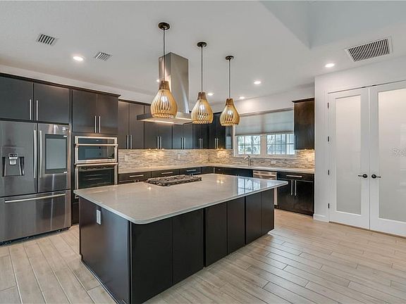 3rd image of 1033 Hamilton Ct