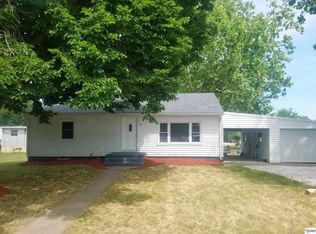 325 S Wilson St, Mendon, IL 62351