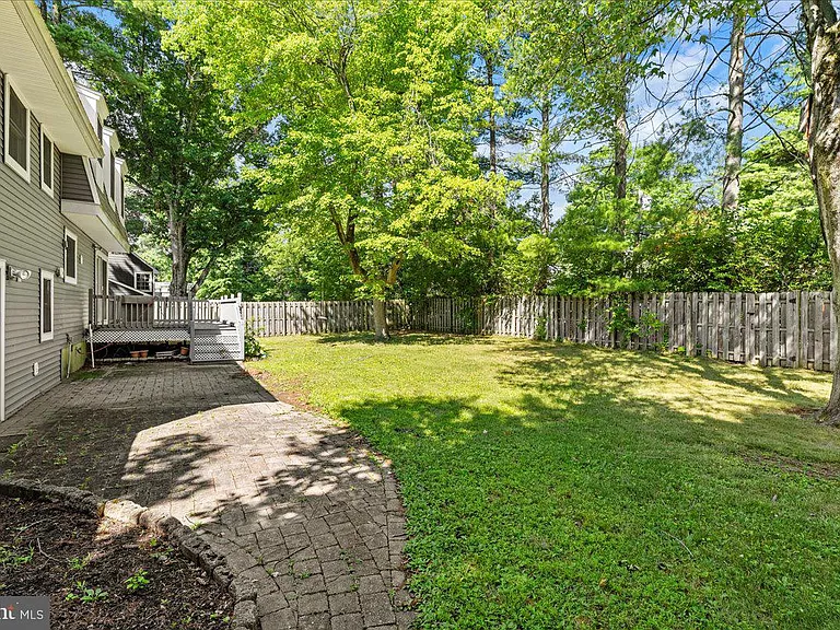 38 Robert Rd — Photo 22