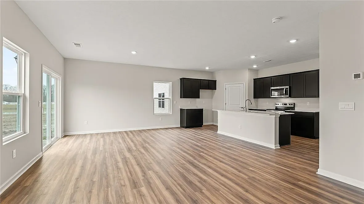 3 bed, 1635 sqft, $2,450 — Photo 1