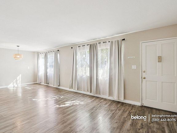 4th image of 18555 Collins St APT C6