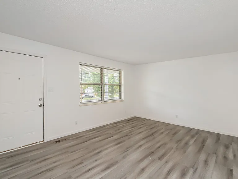 728 Birchbrook Dr — Photo 6