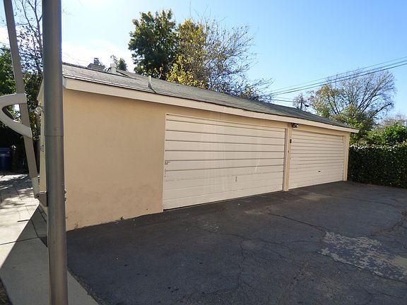 5th image of 12200 Oxnard St
