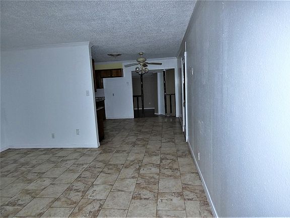3rd image of 910 Everglades St