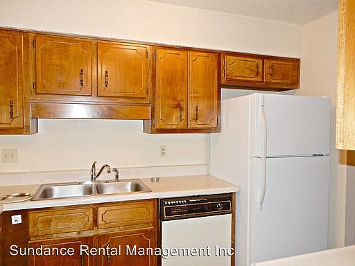 2nd image of 607 Sandalwood Dr