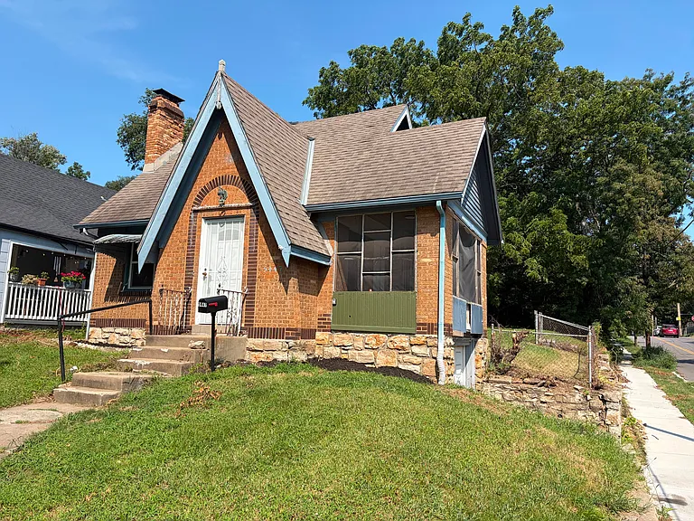 5447 Highland Ave — Photo 2