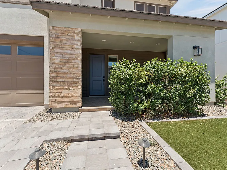 1524 E Carob Ct — Photo 5