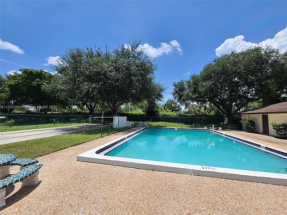 3rd image of 6731 N Parkway Dr #2-8