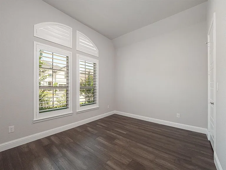 4412 La Roche Ave — Photo 6