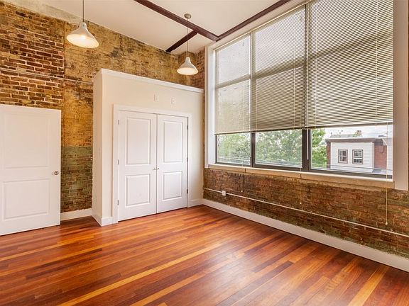 5th image of 3421 Richmond St APT 207