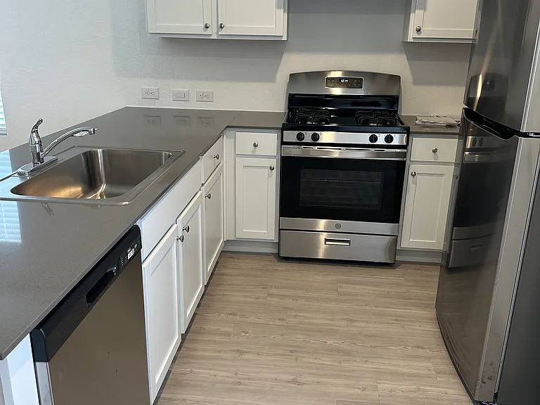2508 Sweet Olive — Photo 3