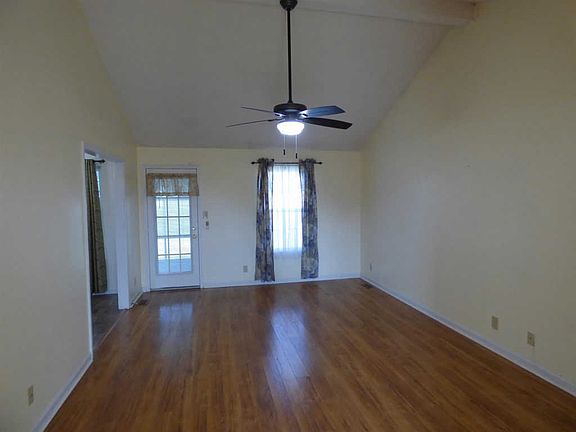 2nd image of 916 Lindsey Dr
