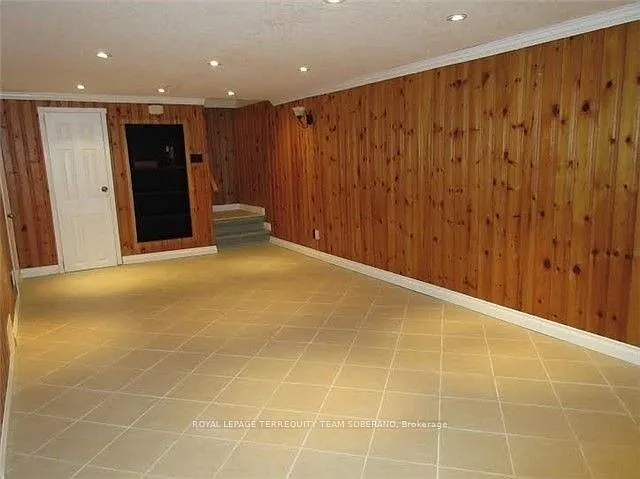 54 Roberts Cres — Photo 17