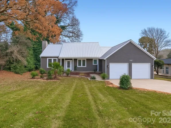 318 Queens Cove Rd, Mooresville, NC 28117