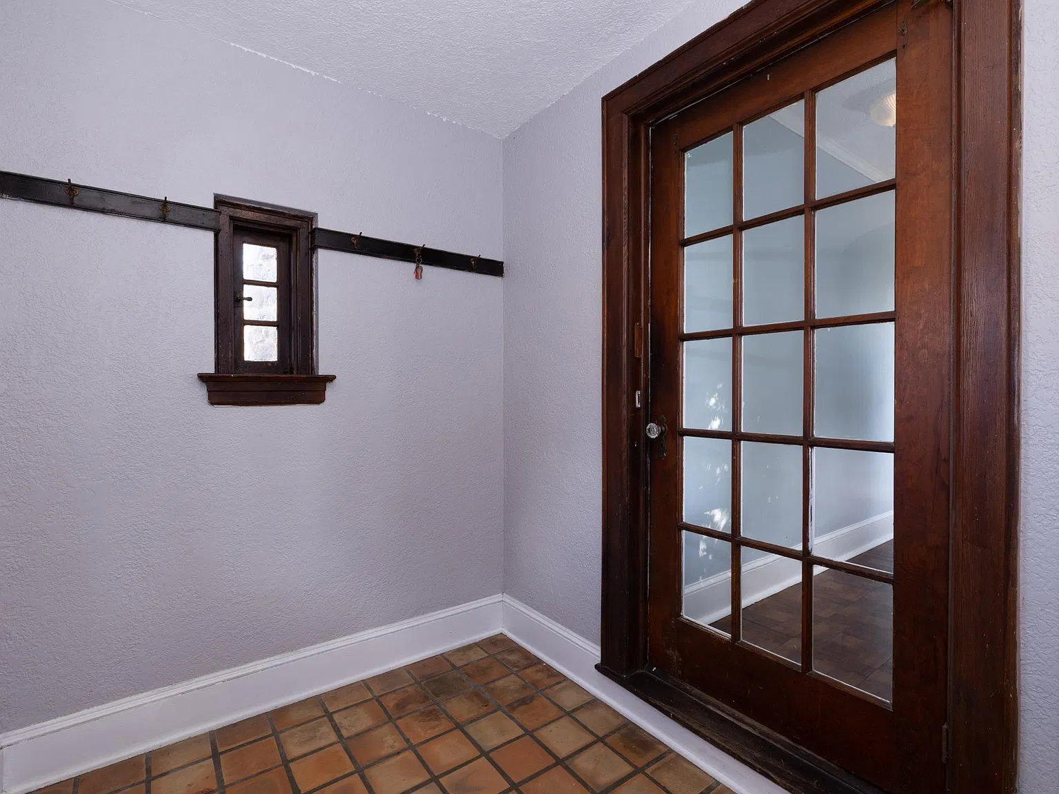 4 bed, 1.5 bath, 1800 sqft, $4,700 — Photo 3