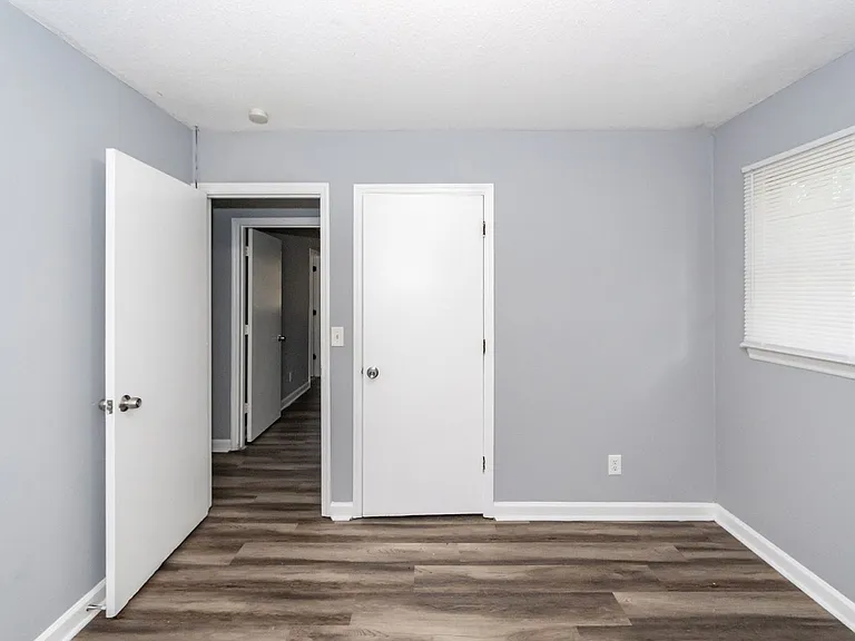 107 Greenhurst Ave — Photo 20