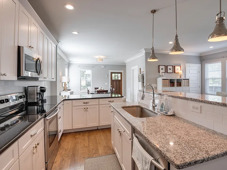 508 Morton Ave — Photo 15