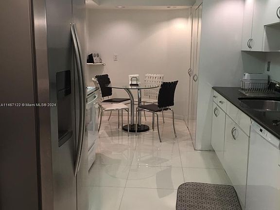 5th image of 1111 Crandon Blvd APT B1003