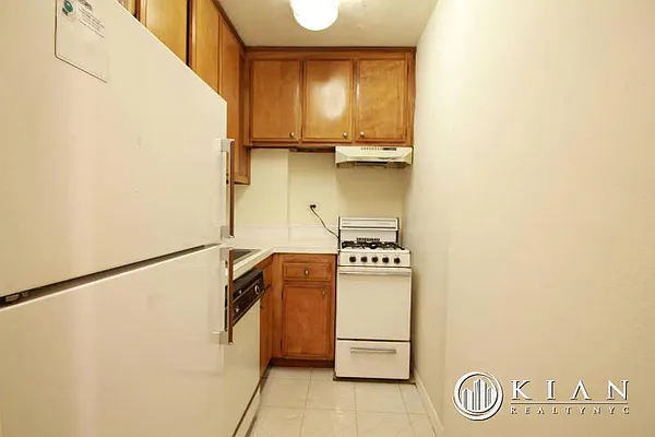 Rented by Kian Realty | media 10