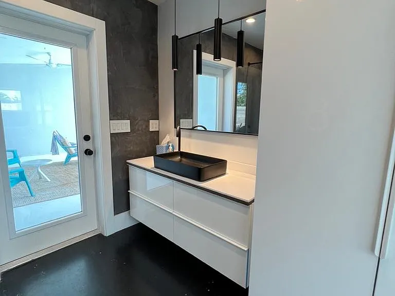 Office/Pool Bathroom