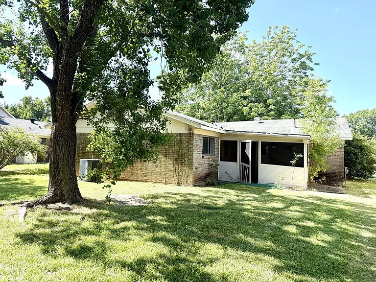 2513 Tilman Dr — Photo 5