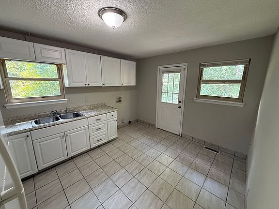 5th image of 429 Jenkins Rd Unit A