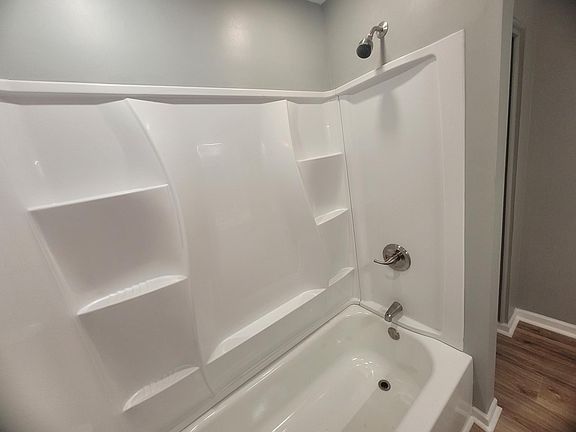 5th image of 2561 Maplehurst Dr