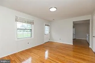 410 Woodlawn Ave — Photo 10