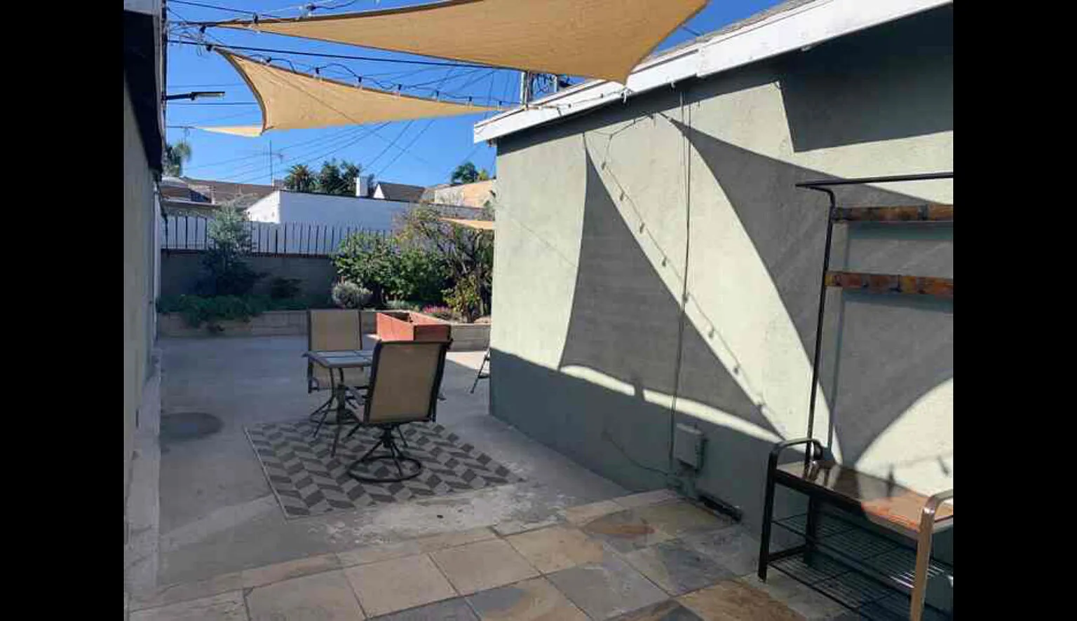 Private Fenced backyard 2 BR Unit near Culver City — Photo 3
