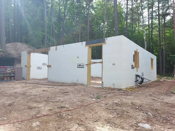 45 Raccoon Ln, Jay, NY 12941