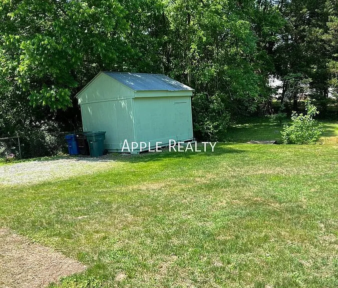 2219 Charlotte St — Photo 12