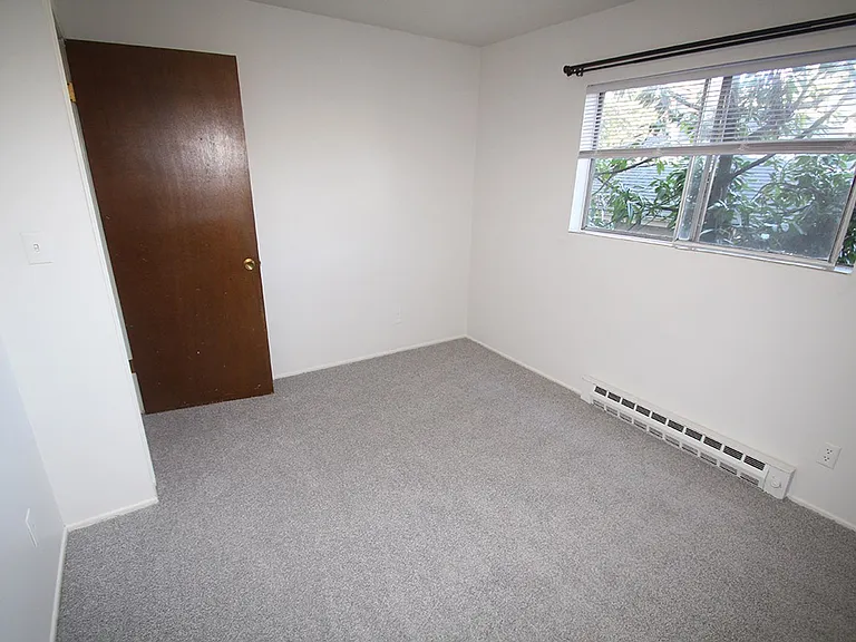 5112 Ravenna Apartments - Ravenna — Photo 9