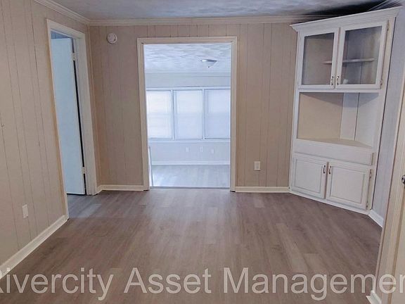 4th image of 3125 Lamphier Ave