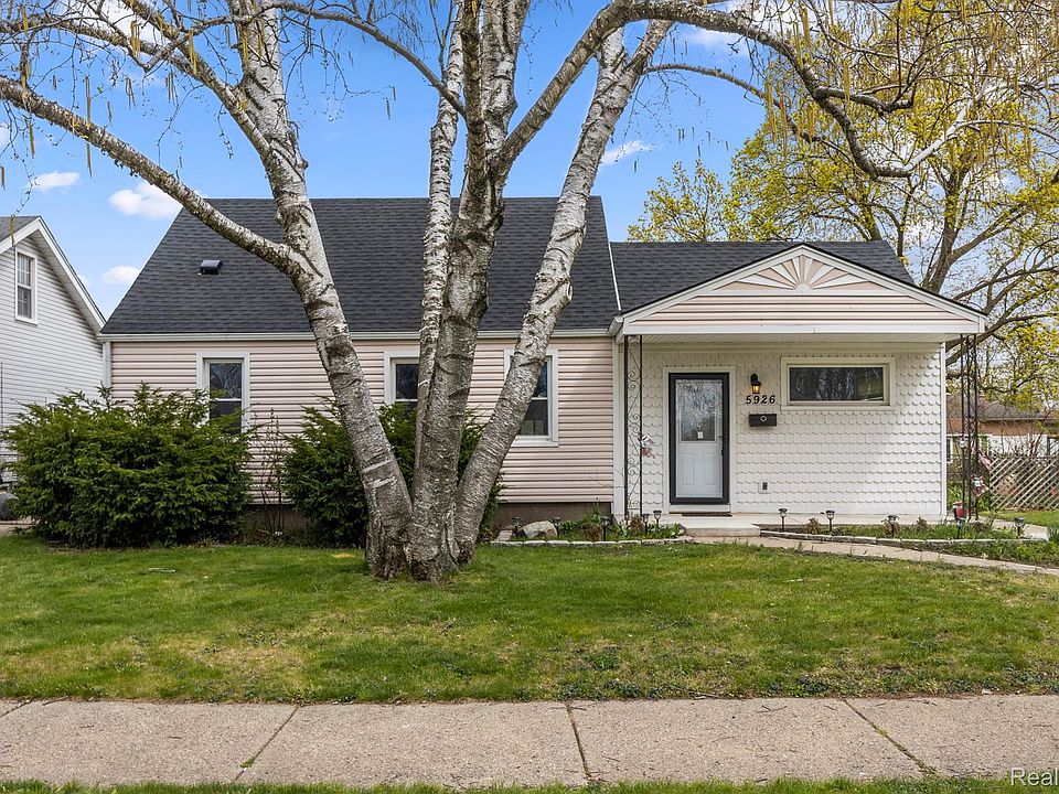 1st image of 5926 N Silvery Ln
