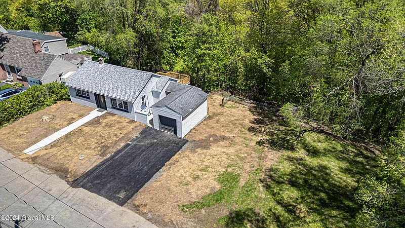 2nd image of 18 Sidney Avenue