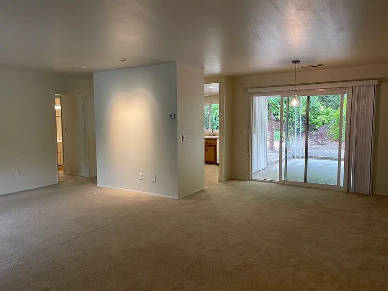 417 Deerfield Cir — Photo 5