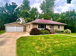 1327 Spring St, Grinnell, IA 50112