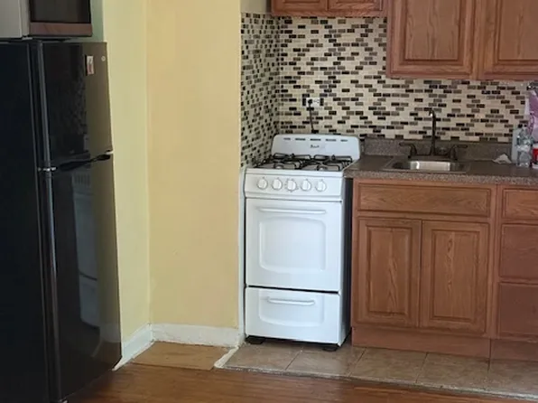 2821 Kings Highway image 5 of 18