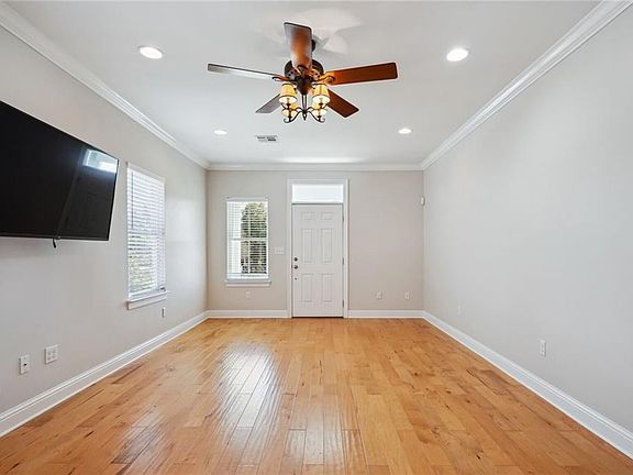 3rd image of 305 Mound Ave