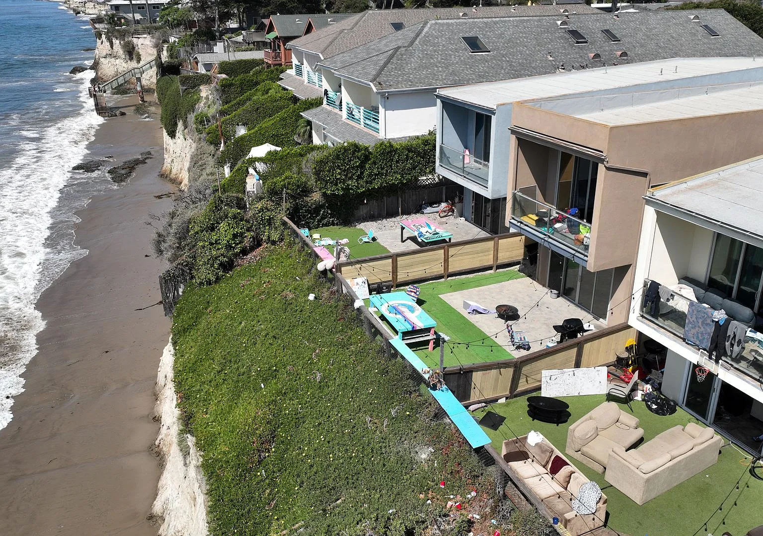 6569 Del Playa — Photo 4