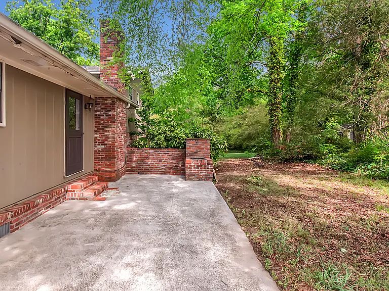1812 Wiggins Cir SW — Photo 16