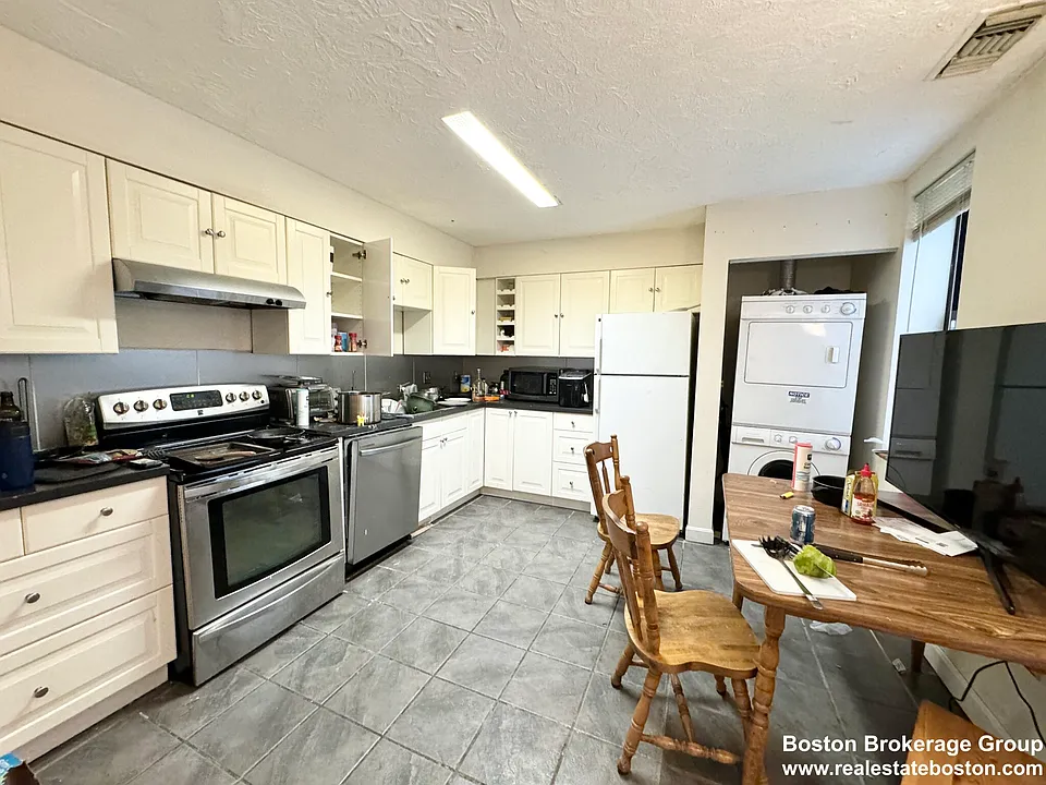 73 Gainsborough St #101