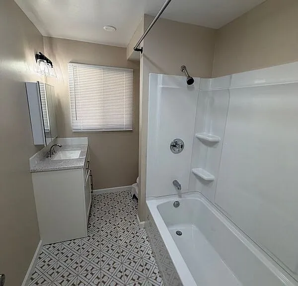 338 S Melrose Dr #4 — Photo 13