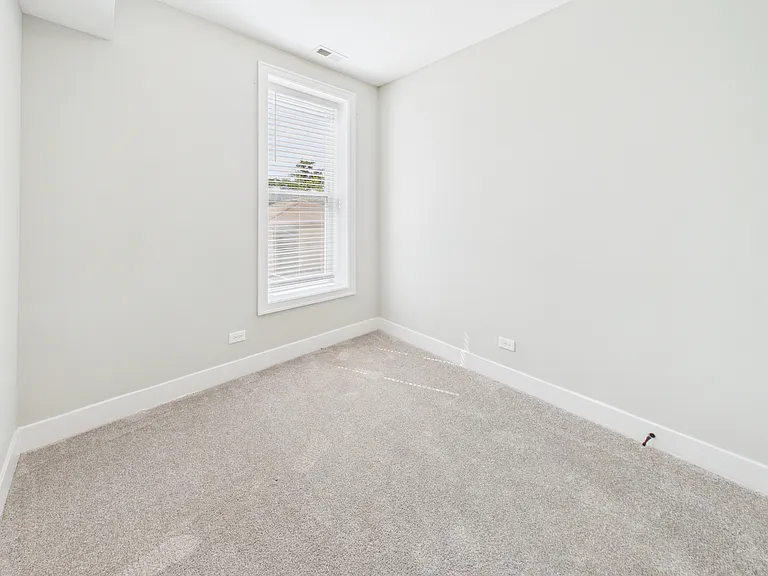 2542 S Albany Ave #1R — Photo 6