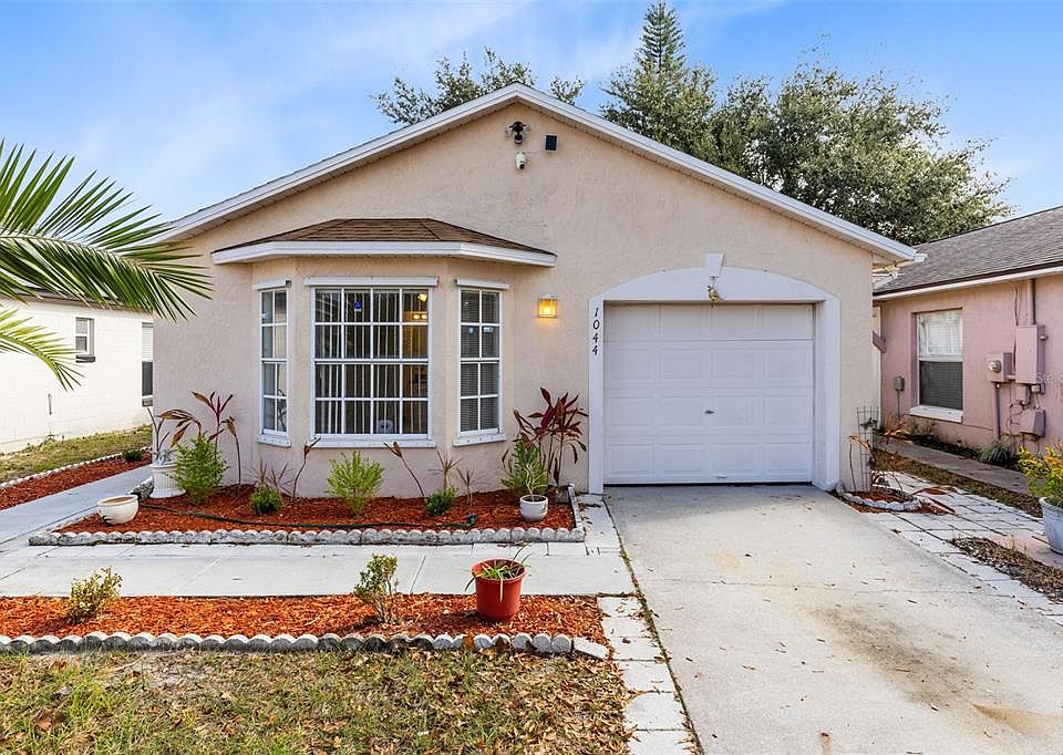 1st image of 1044 VISTA PALMA WAY