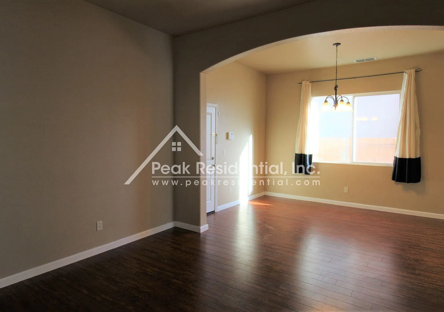 Very Nice 4bd/3ba Elk Grove House with 2 Car Garage! — Photo 2