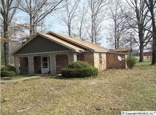7 N Cedar Cove Rd, Hartselle, AL 35640